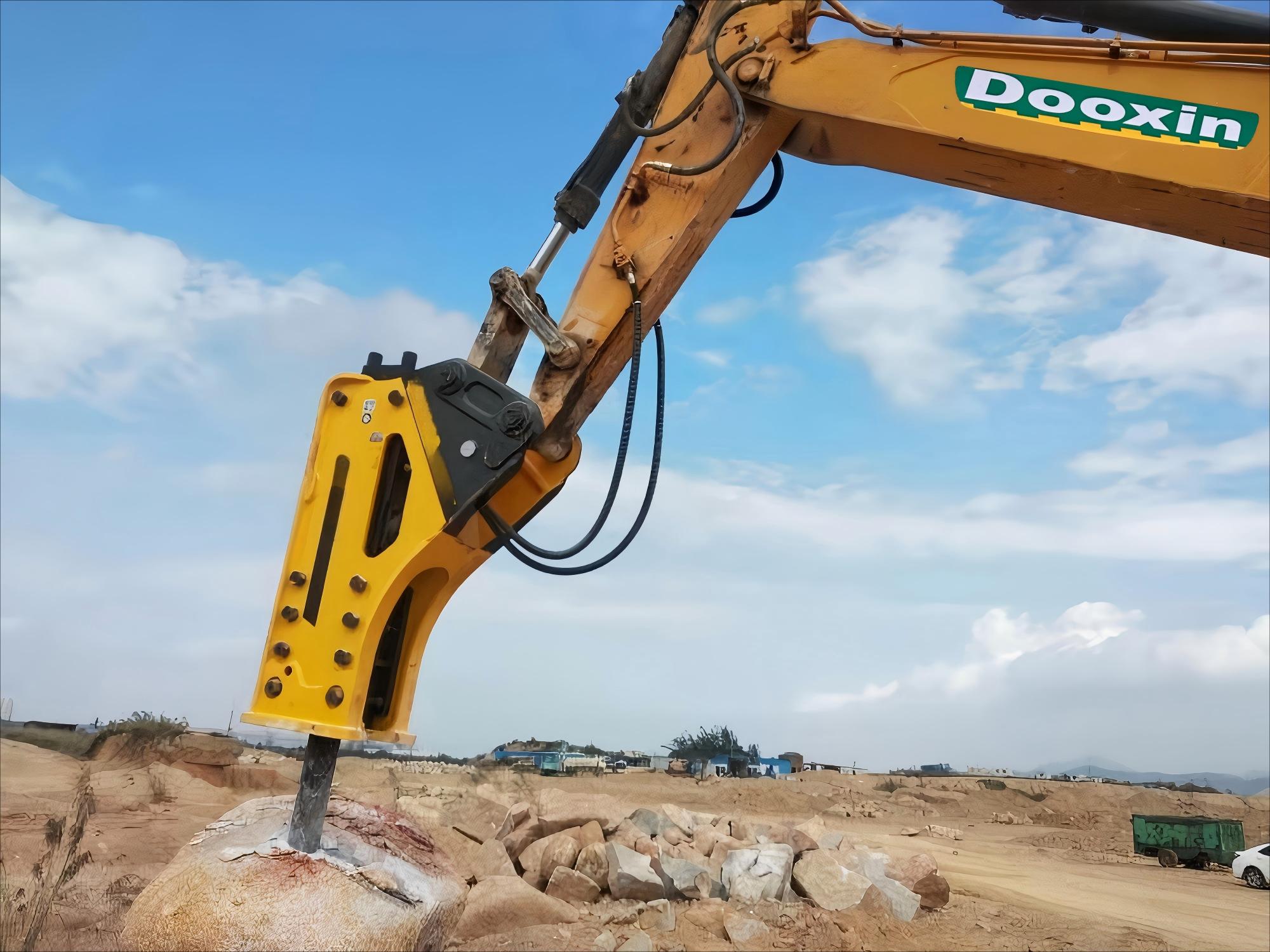 L'important accessoire de l'excavatrice de chenilles - Breaking Hammer
