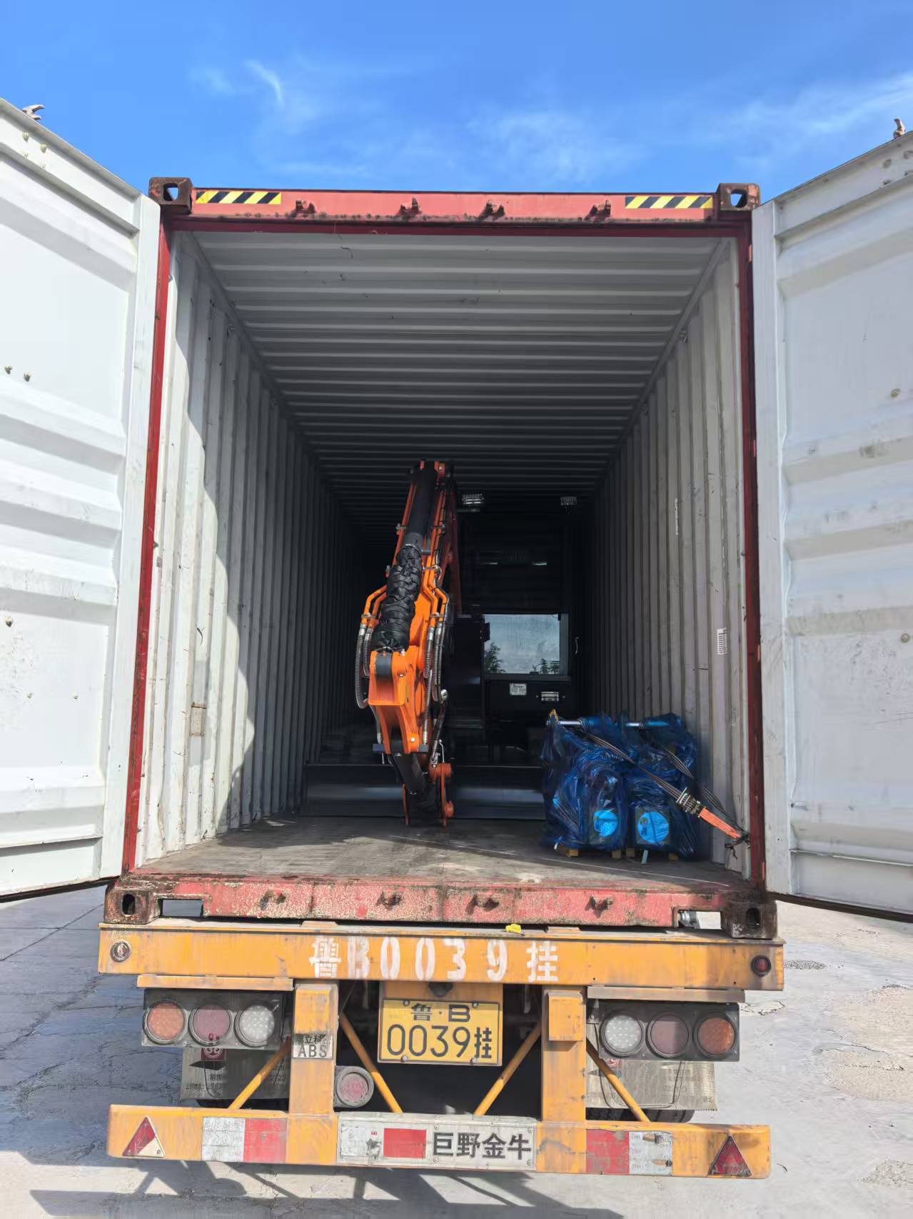 Deux pelles de 6,5 T ont été expédiées