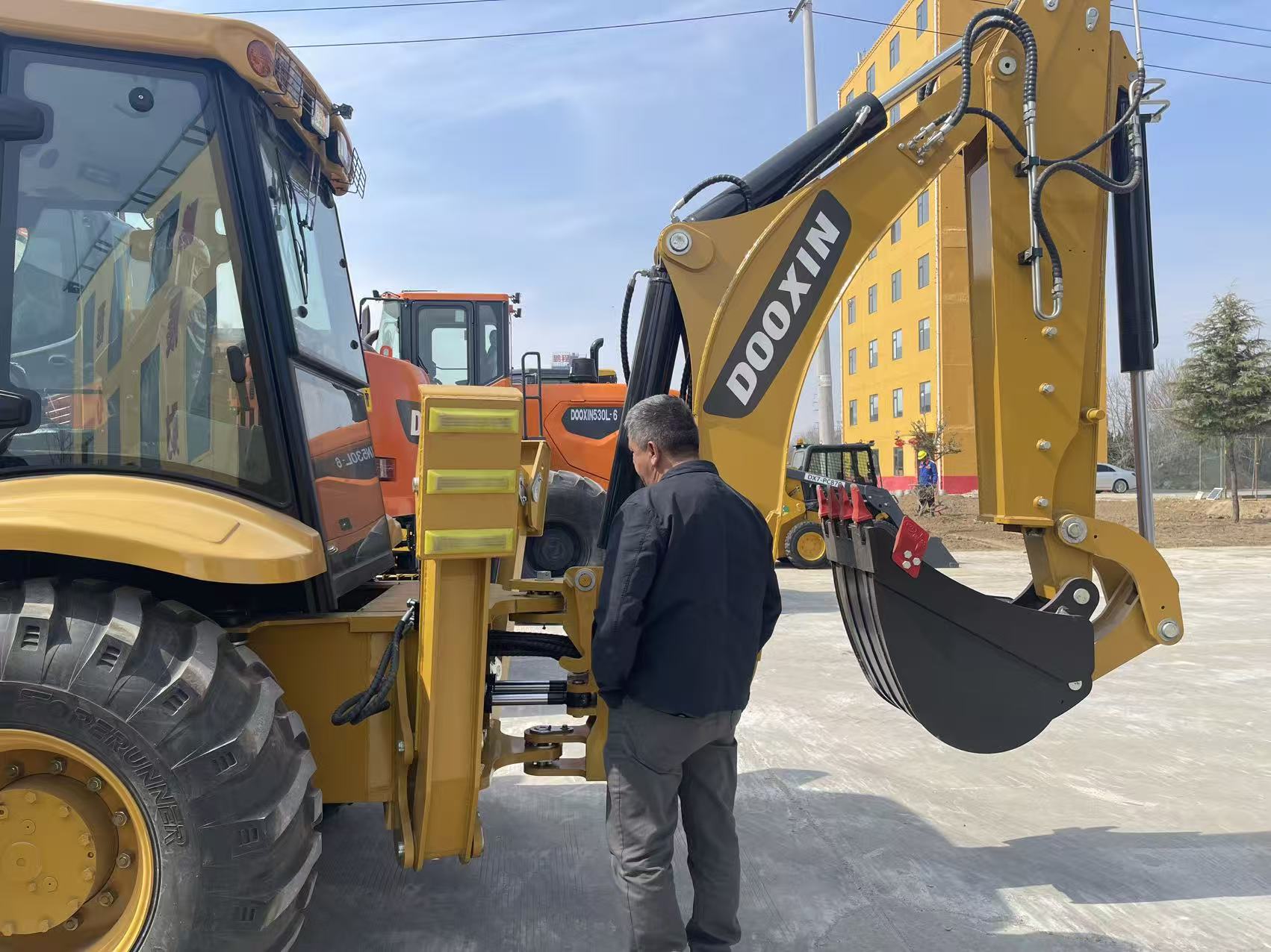 Des clients sud-américains visitent notre usine