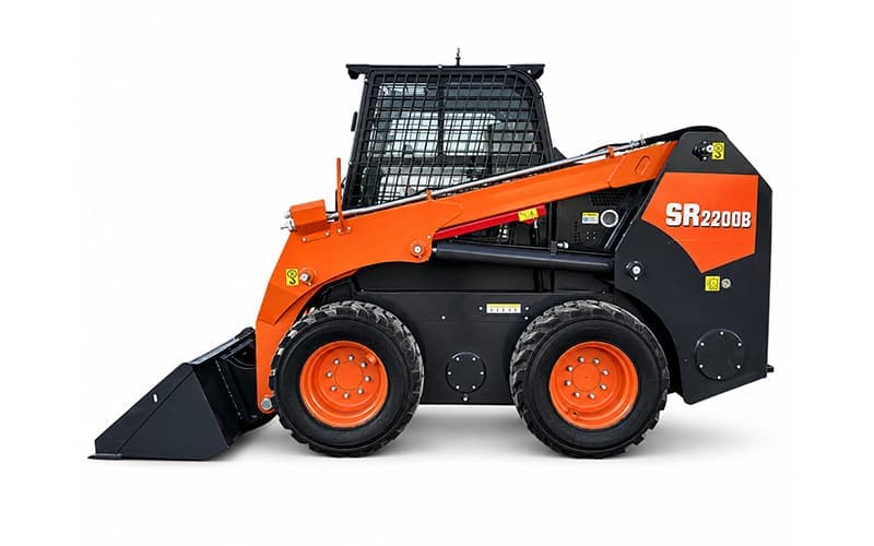 Qu'est-ce qui fait de la chargeuse compacte SR2200B un choix pratique pour les chantiers exigeants ?